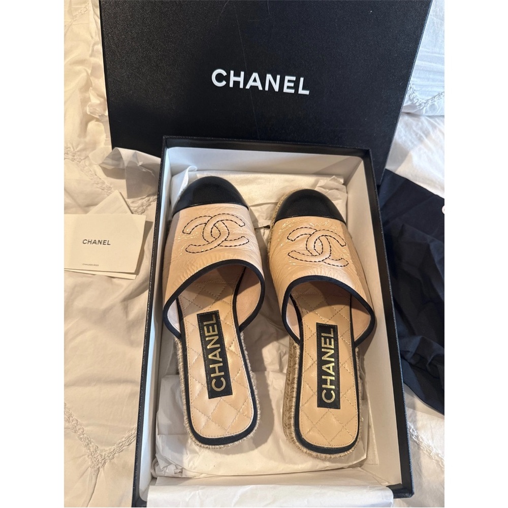 Chanel Tan and Black Mules - Picture 2 of 12